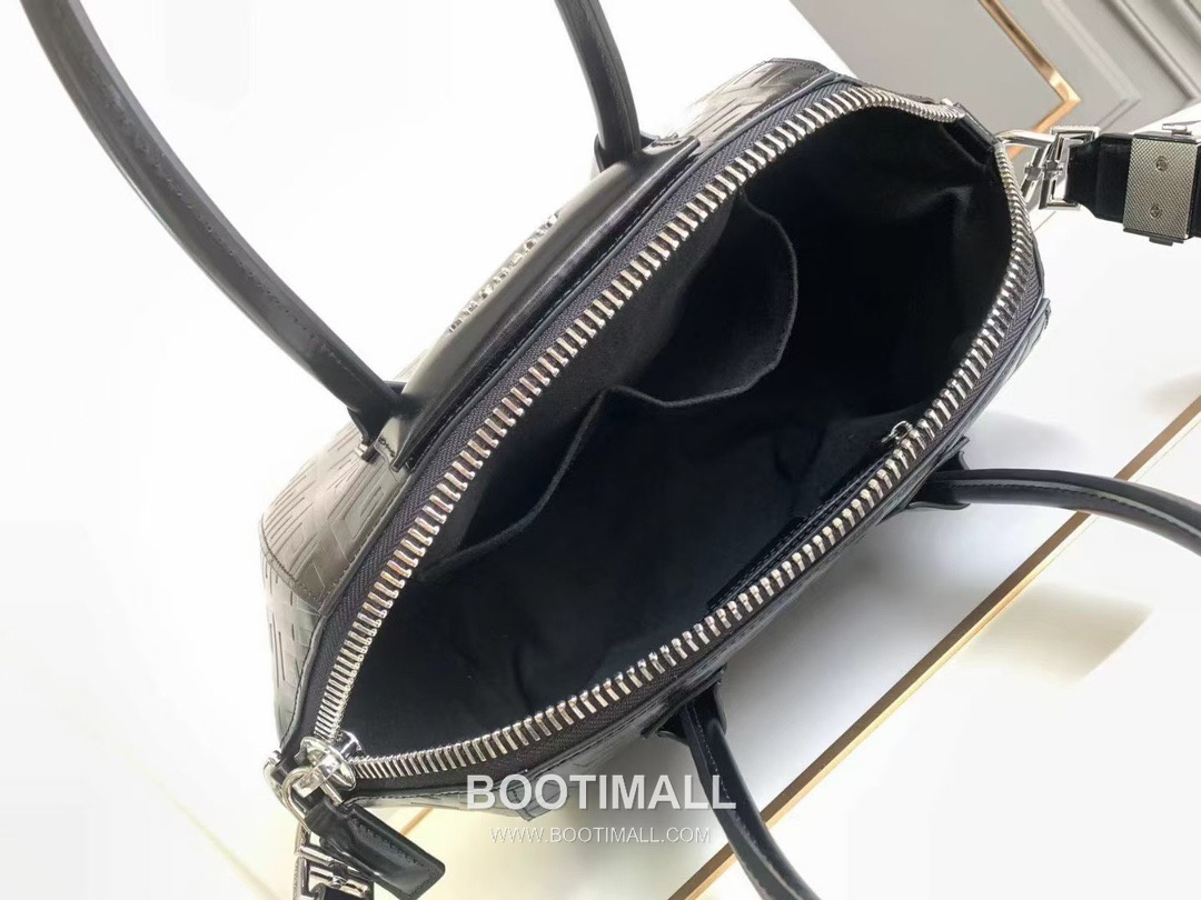 Givenchy Antigona Lock Box Leather Top Handle Bag with 4G Embossed Logo Detail 지방시 안티고나 락 박스 레더 탑핸들 숄더백 4G 엠보스 로고 디테일 28cm 8