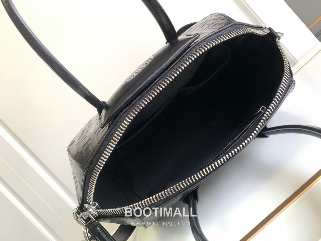 Givenchy Antigona Lock Box Leather Top Handle Bag with 4G Embossed Logo Detail 지방시 안티고나 락 박스 레더 탑핸들 숄더백 4G 엠보스 로고 디테일 32cm 8
