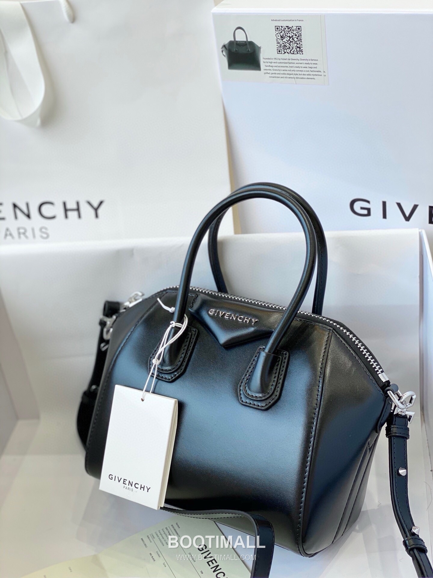 Givenchy Antigona Smooth Leather Top Handle Tote Bag with Zip Closure and Logo Detail 지방시 안티고나 스무스 레더 탑핸들 토트백 지퍼 클로저 로고 디테일 9981 22cm 1