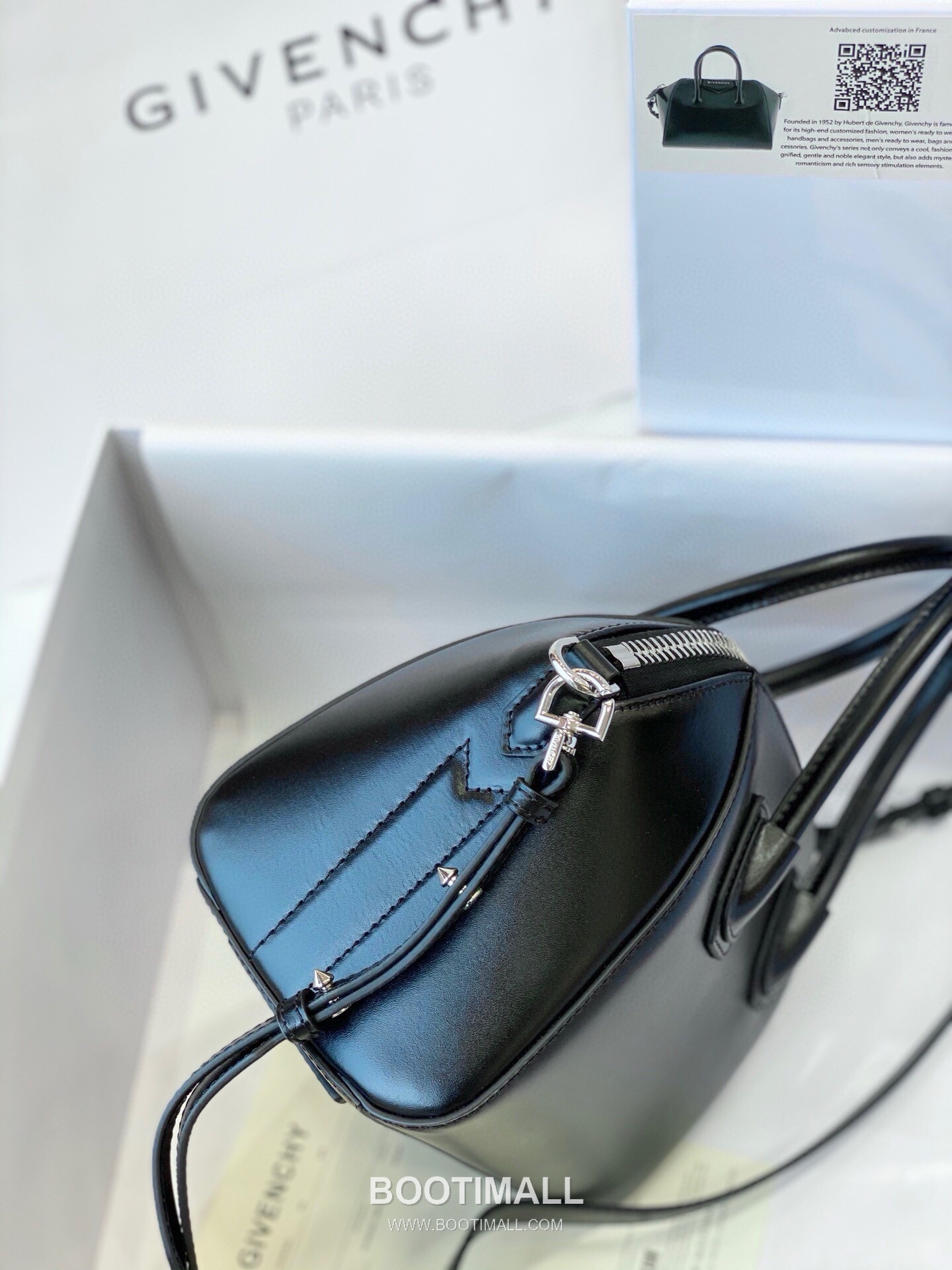 Givenchy Antigona Smooth Leather Top Handle Tote Bag with Zip Closure and Logo Detail 지방시 안티고나 스무스 레더 탑핸들 토트백 지퍼 클로저 로고 디테일 9981 22cm 3