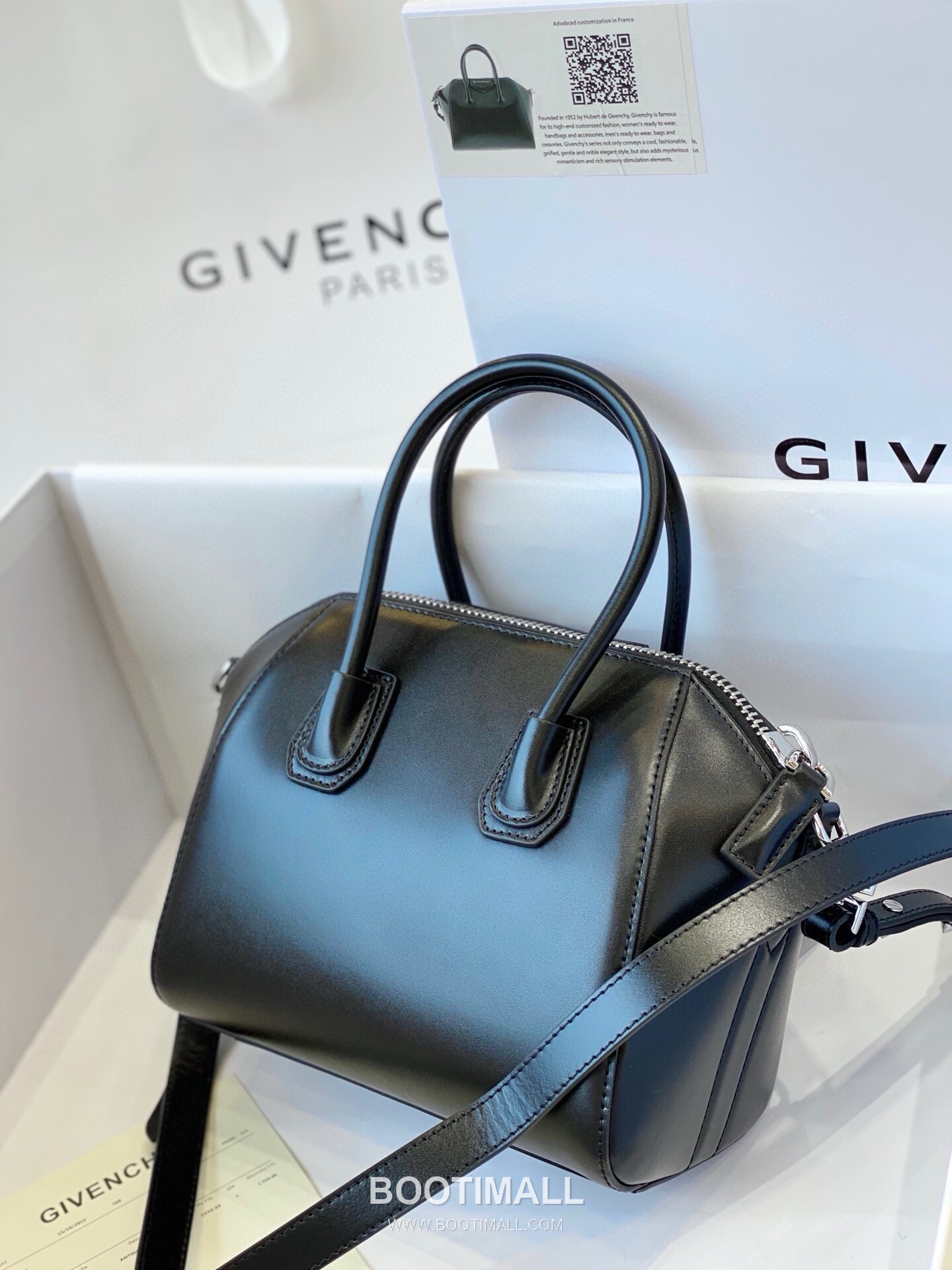 Givenchy Antigona Smooth Leather Top Handle Tote Bag with Zip Closure and Logo Detail 지방시 안티고나 스무스 레더 탑핸들 토트백 지퍼 클로저 로고 디테일 9981 22cm 7