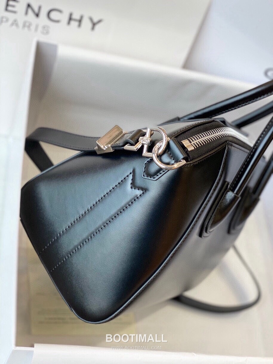 Givenchy Antigona Calfskin Top Handle Tote Bag with Zip Closure and Logo Detail 지방시 안티고나 카프스킨 탑핸들 토트백 지퍼 클로저 로고 디테일 9981 28cm 3