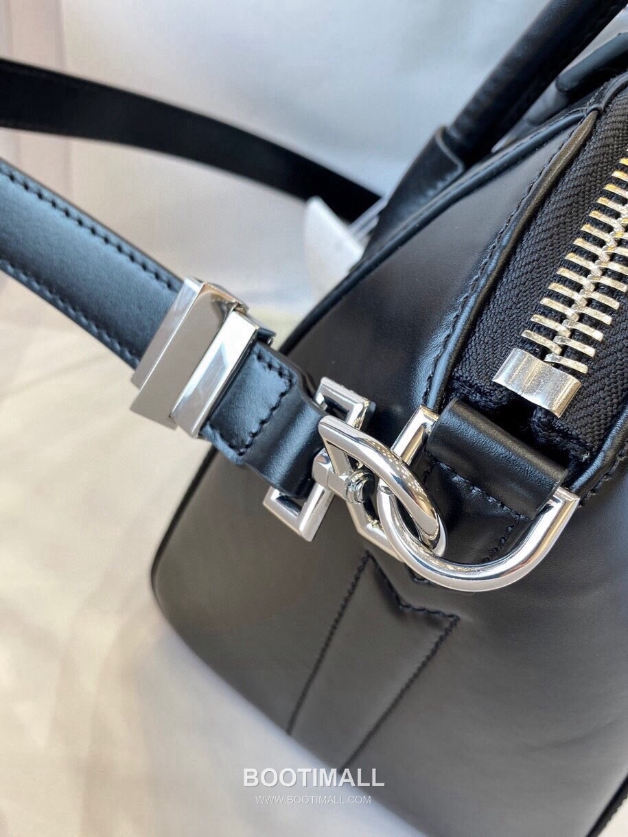 Givenchy Antigona Calfskin Top Handle Tote Bag with Zip Closure and Logo Detail 지방시 안티고나 카프스킨 탑핸들 토트백 지퍼 클로저 로고 디테일 9981 28cm 7