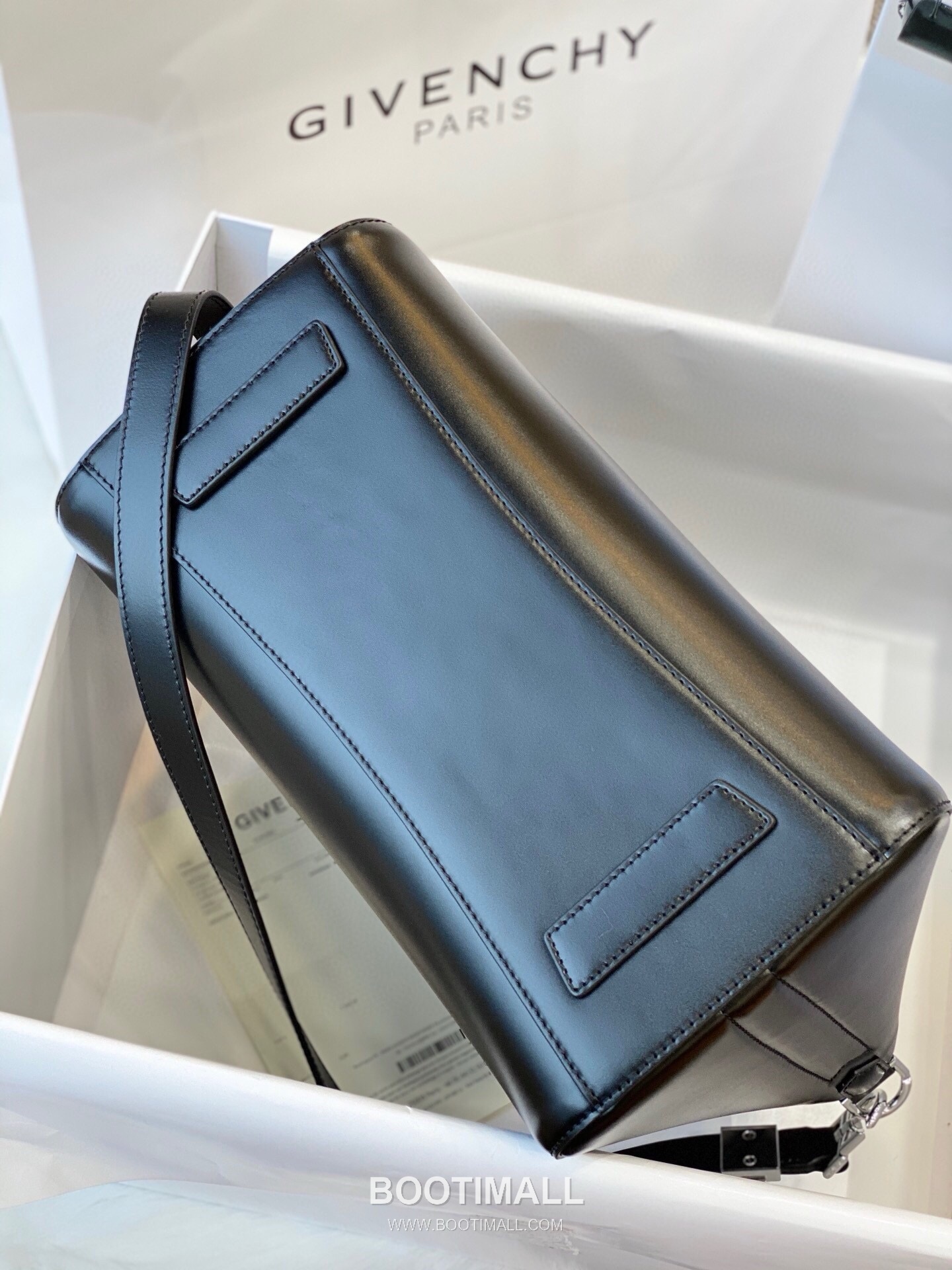 Givenchy Antigona Calfskin Top Handle Tote Bag with Zip Closure and Logo Detail 지방시 안티고나 카프스킨 탑핸들 토트백 지퍼 클로저 로고 디테일 9981 33cm 4