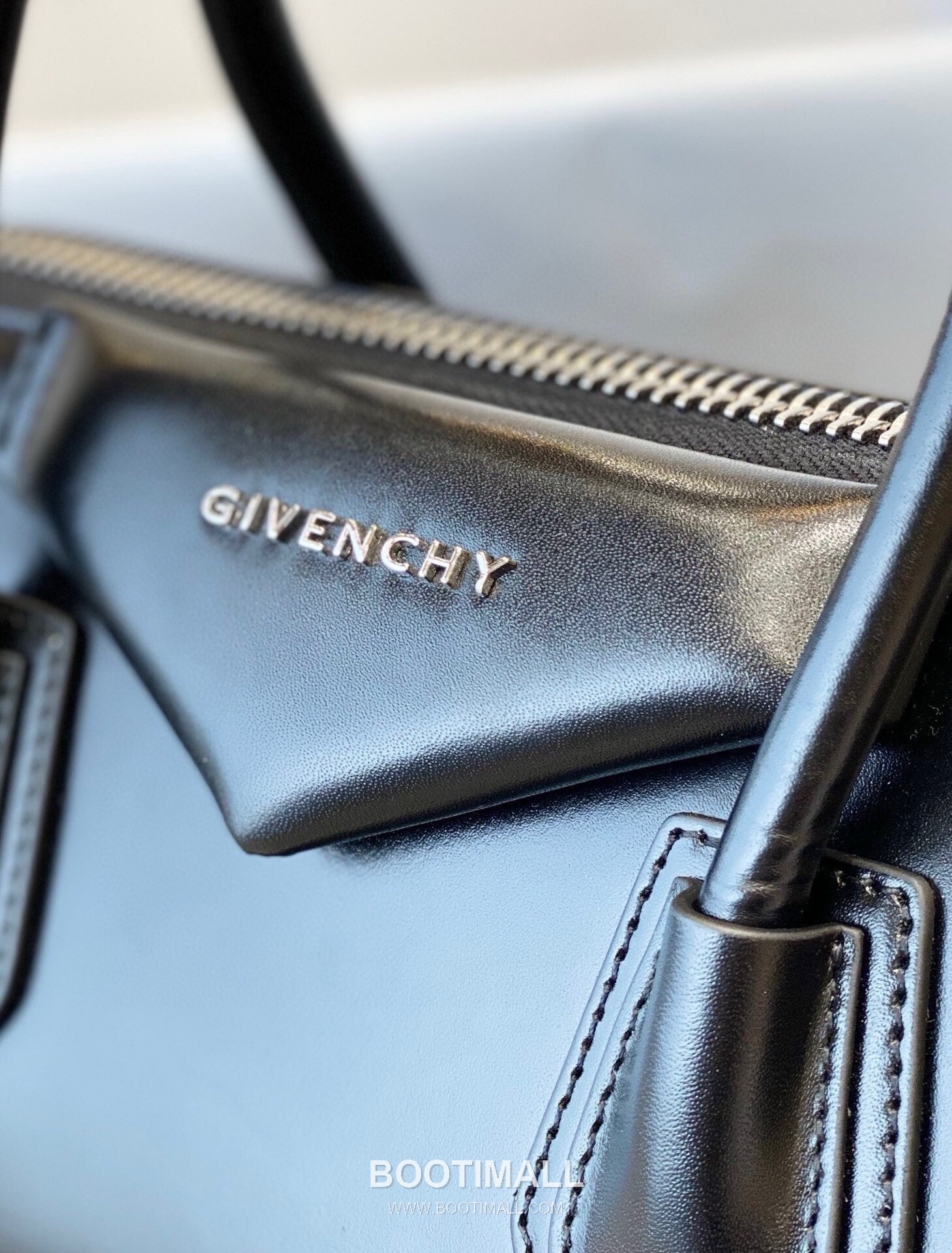 Givenchy Antigona Calfskin Top Handle Tote Bag with Zip Closure and Logo Detail 지방시 안티고나 카프스킨 탑핸들 토트백 지퍼 클로저 로고 디테일 9981 33cm 5