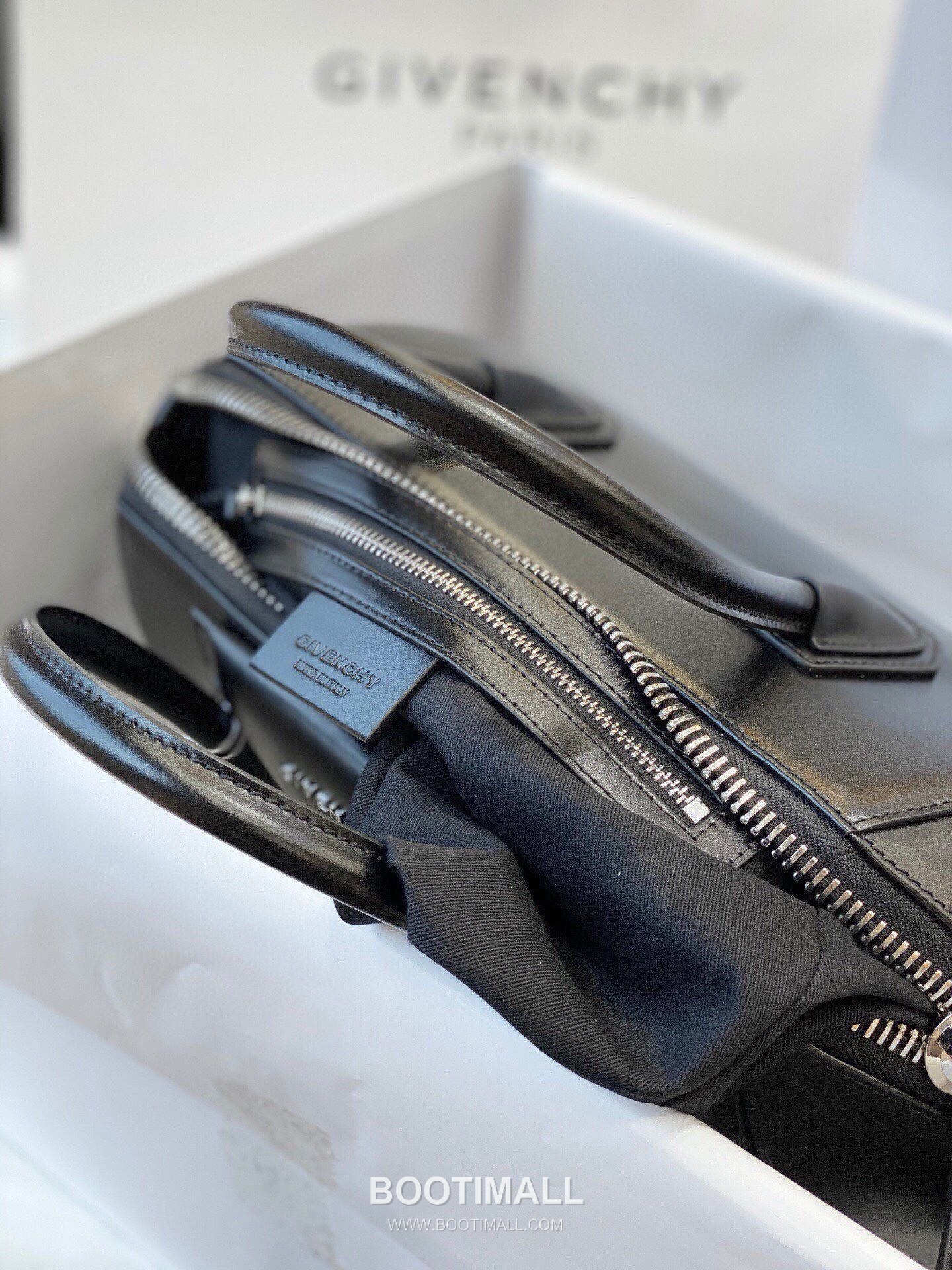 Givenchy Antigona Calfskin Top Handle Tote Bag with Zip Closure and Logo Detail 지방시 안티고나 카프스킨 탑핸들 토트백 지퍼 클로저 로고 디테일 9981 33cm 7