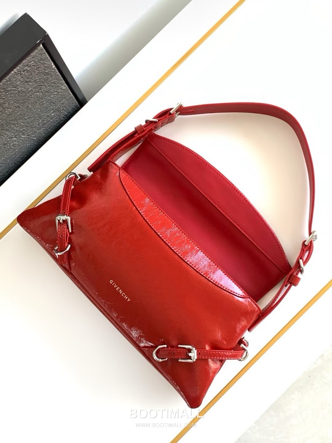 Givenchy Voyou Calfskin Hobo Shoulder Bag with Soft Pillow Structure and Strap Detail 지방시 보유 카프스킨 호보 숄더백 소프트 필로우 구조 스트랩 디테일 32cm 7