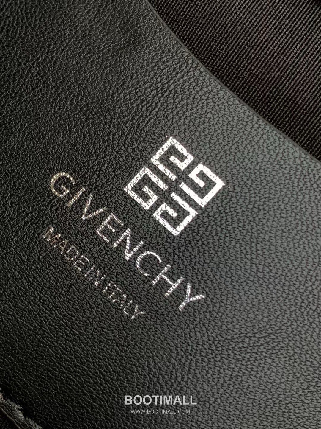 Givenchy Voyou Calfskin Hobo Shoulder Bag with Soft Pillow Structure and Strap Detail 지방시 보유 카프스킨 호보 숄더백 소프트 필로우 구조 스트랩 디테일 32cm 7