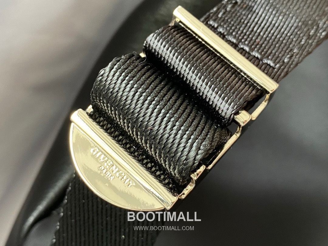 Givenchy Calfskin Leather Backpack with Dual Strap and Logo Detail 지방시 카프스킨 레더 백팩 듀얼 스트랩 로고 디테일 992991 28cm 6