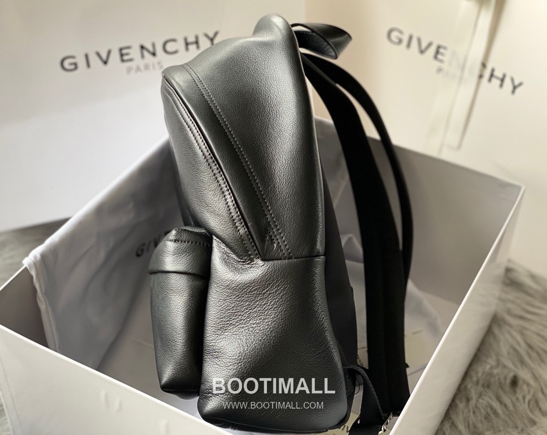 Givenchy Calfskin Leather Backpack with Dual Strap and Logo Detail 지방시 카프스킨 레더 백팩 듀얼 스트랩 로고 디테일 992991 28cm 9