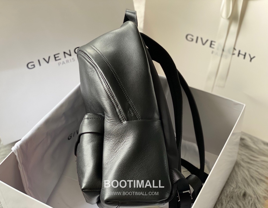 Givenchy Calfskin Leather Backpack with Dual Strap and Logo Detail 지방시 카프스킨 레더 백팩 듀얼 스트랩 로고 디테일 992991 28cm 3