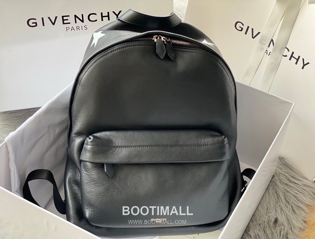Givenchy Calfskin Leather Backpack with Dual Strap and Logo Detail 지방시 카프스킨 레더 백팩 듀얼 스트랩 로고 디테일 992991 28cm 1