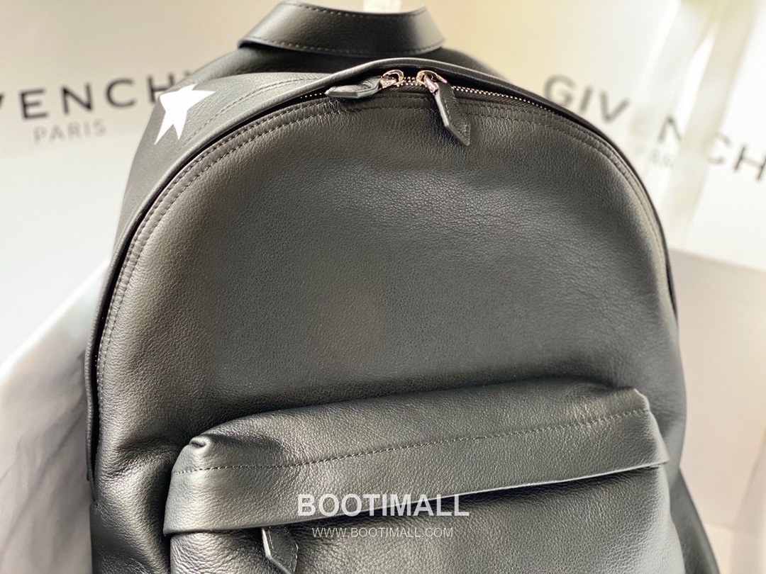 Givenchy Calfskin Leather Backpack with Dual Strap and Logo Detail 지방시 카프스킨 레더 백팩 듀얼 스트랩 로고 디테일 992991 28cm 5