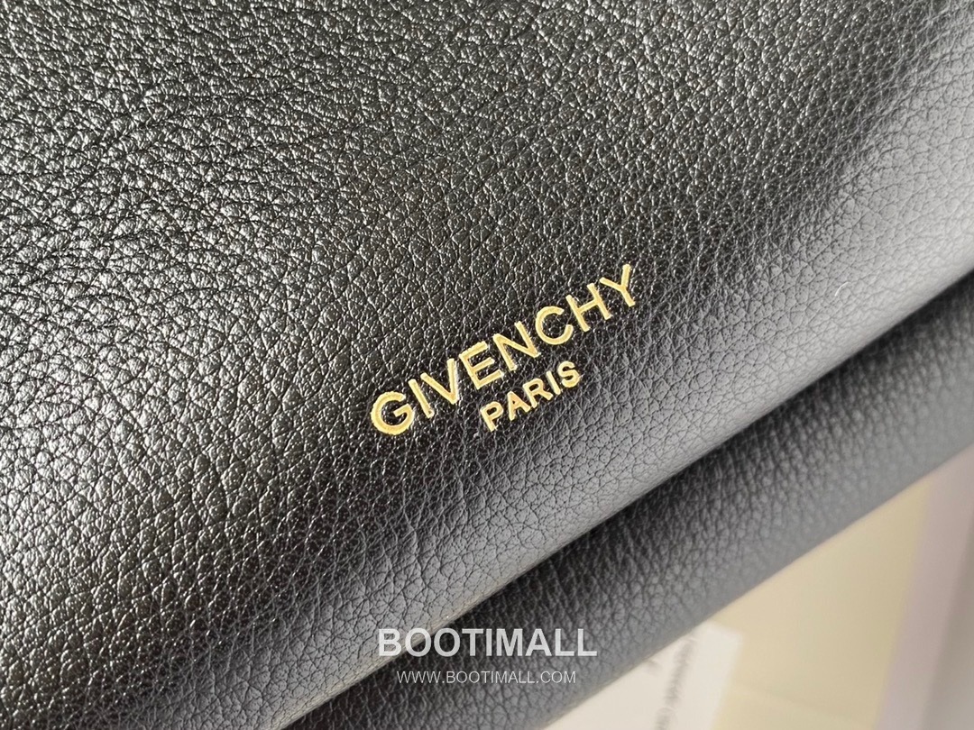 Givenchy Calfskin Leather Backpack with Dual Strap and Logo Detail 지방시 카프스킨 레더 백팩 듀얼 스트랩 로고 디테일 992991 28cm 6