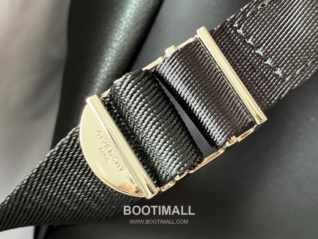 Givenchy Calfskin Leather Backpack with Dual Strap and Logo Detail 지방시 카프스킨 레더 백팩 듀얼 스트랩 로고 디테일 992991 28cm 7