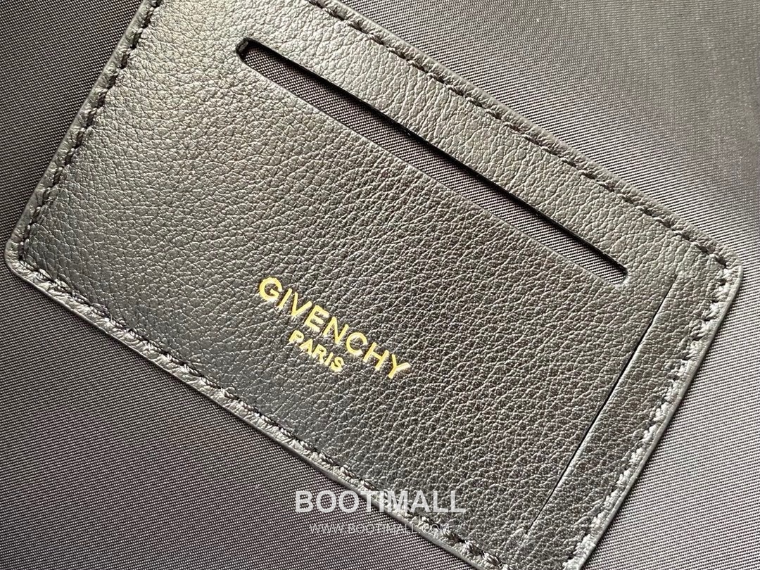 Givenchy Calfskin Leather Backpack with Dual Strap and Logo Detail 지방시 카프스킨 레더 백팩 듀얼 스트랩 로고 디테일 992991 28cm 9