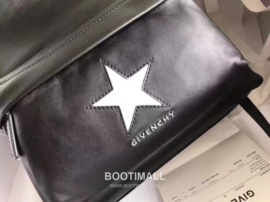 Givenchy Calfskin Travel Backpack with Dual Strap and Logo Detail 지방시 카프스킨 트래블 백팩 듀얼 스트랩 로고 디테일 34cm 3