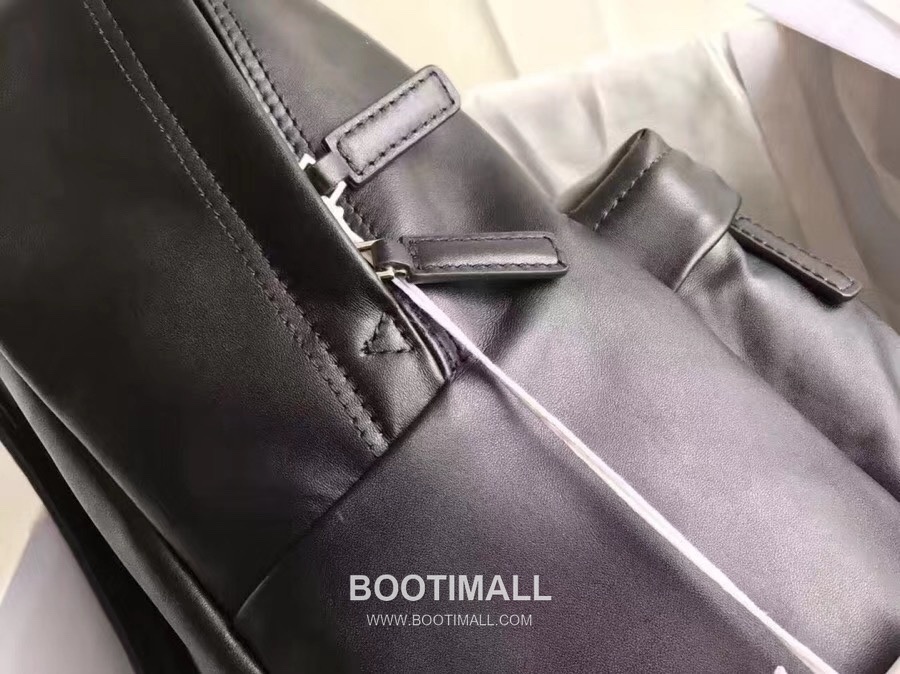 Givenchy Calfskin Travel Backpack with Dual Strap and Logo Detail 지방시 카프스킨 트래블 백팩 듀얼 스트랩 로고 디테일 34cm 6