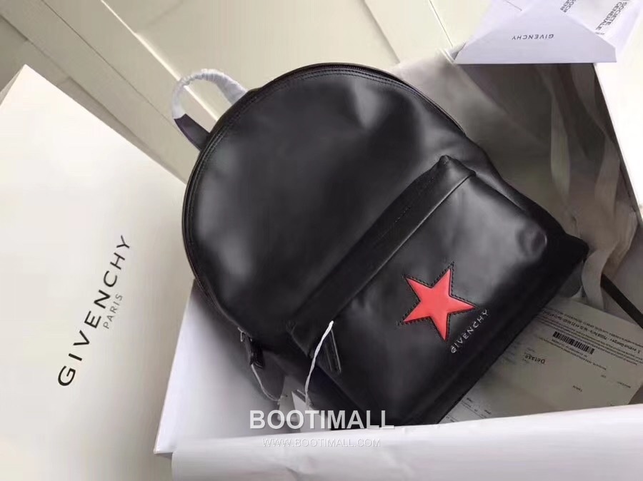 Givenchy Calfskin Travel Backpack with Dual Strap and Logo Detail 지방시 카프스킨 트래블 백팩 듀얼 스트랩 로고 디테일 34cm 2