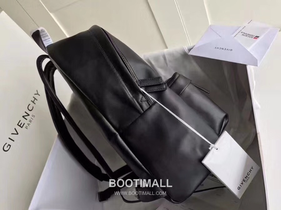 Givenchy Calfskin Travel Backpack with Dual Strap and Logo Detail 지방시 카프스킨 트래블 백팩 듀얼 스트랩 로고 디테일 34cm 3