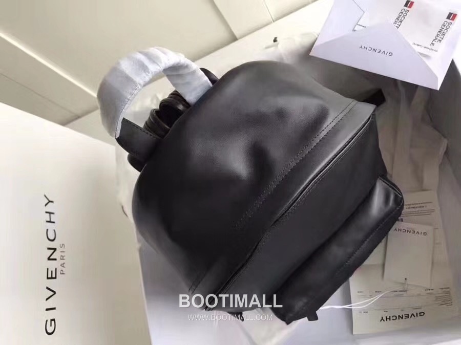 Givenchy Calfskin Travel Backpack with Dual Strap and Logo Detail 지방시 카프스킨 트래블 백팩 듀얼 스트랩 로고 디테일 34cm 5