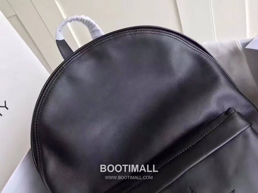 Givenchy Calfskin Travel Backpack with Dual Strap and Logo Detail 지방시 카프스킨 트래블 백팩 듀얼 스트랩 로고 디테일 34cm 6
