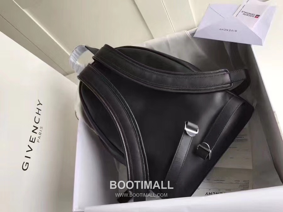 Givenchy Calfskin Travel Backpack with Logo Strap Detail 지방시 카프스킨 트래블 백팩 로고 스트랩 디테일 34cm 4