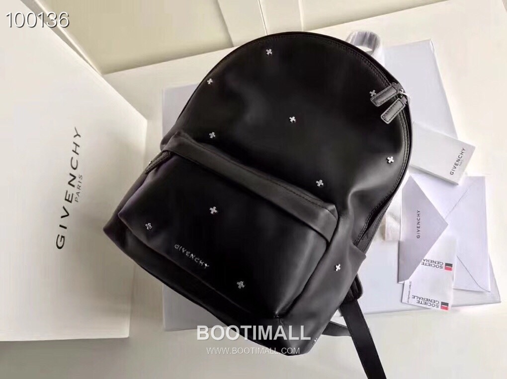 Givenchy Calfskin Travel Backpack with Logo Strap Detail 지방시 카프스킨 트래블 백팩 로고 스트랩 디테일 34cm 1