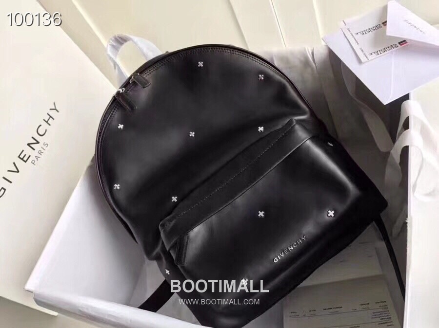 Givenchy Calfskin Travel Backpack with Logo Strap Detail 지방시 카프스킨 트래블 백팩 로고 스트랩 디테일 34cm 2