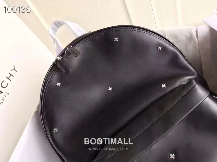 Givenchy Calfskin Travel Backpack with Logo Strap Detail 지방시 카프스킨 트래블 백팩 로고 스트랩 디테일 34cm 4