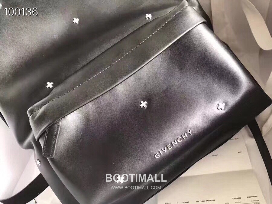 Givenchy Calfskin Travel Backpack with Logo Strap Detail 지방시 카프스킨 트래블 백팩 로고 스트랩 디테일 34cm 5