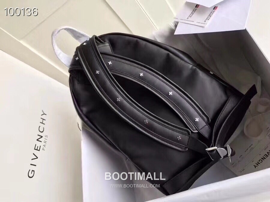 Givenchy Calfskin Travel Backpack with Logo Strap Detail 지방시 카프스킨 트래블 백팩 로고 스트랩 디테일 34cm 6