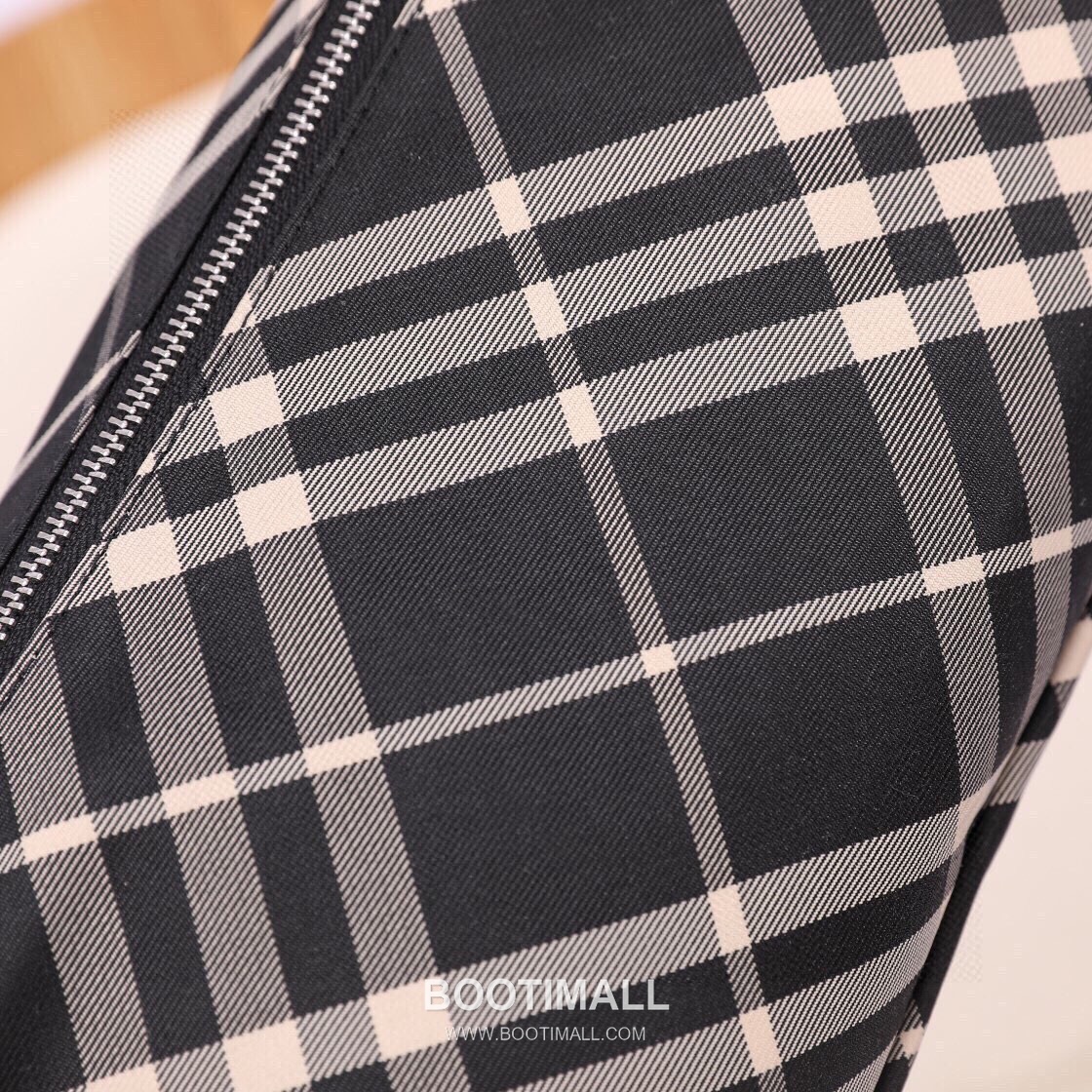 Burberry Check Canvas Crossbody Waist Bag with Knight Logo Detail 버버리 체크 캔버스 크로스바디 힙색 나이트 로고 780148 33cm 11