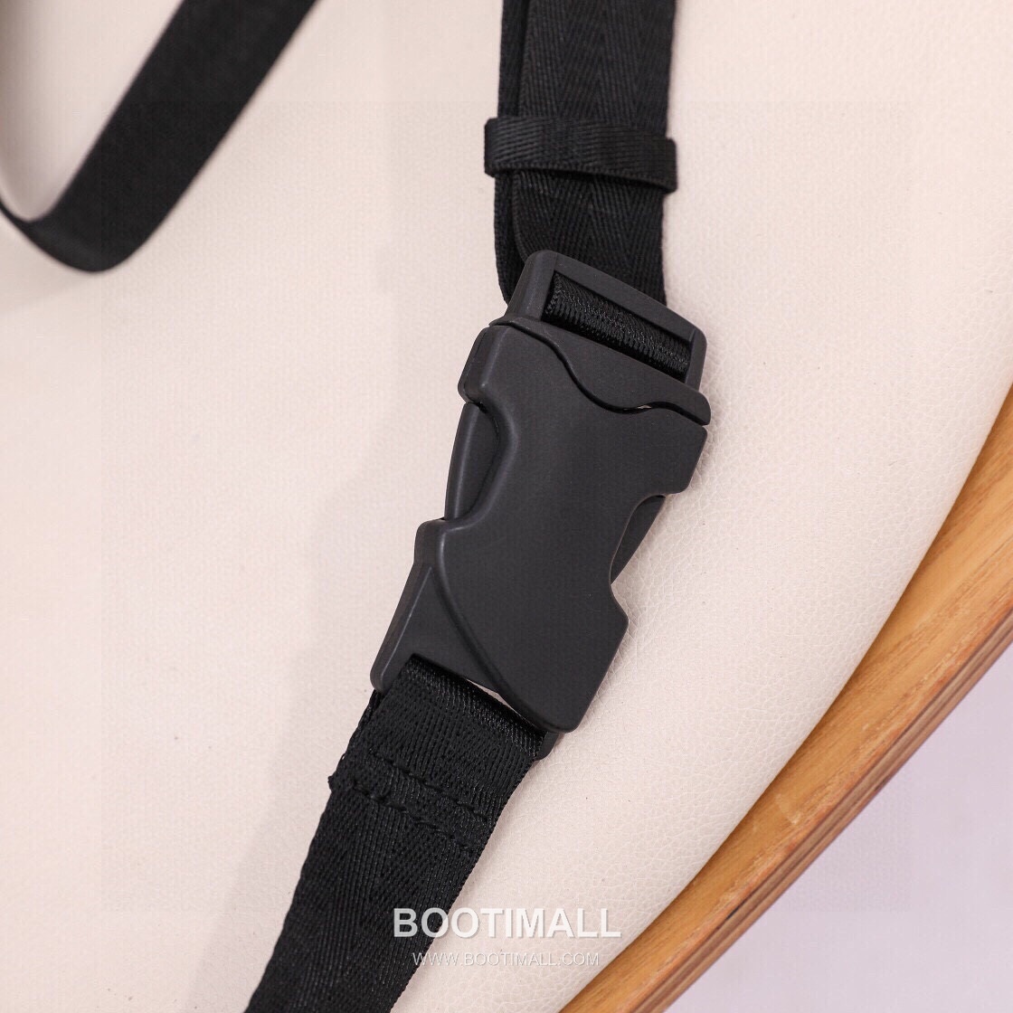 Burberry Check Canvas Crossbody Waist Bag with Knight Logo Detail 버버리 체크 캔버스 크로스바디 힙색 나이트 로고 780148 33cm 13