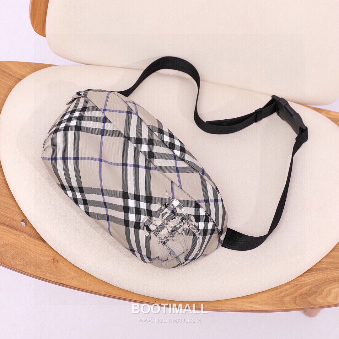 Burberry Check Canvas Crossbody Waist Bag with Knight Logo Detail 버버리 체크 캔버스 크로스바디 힙색 나이트 로고 780148 33cm 5