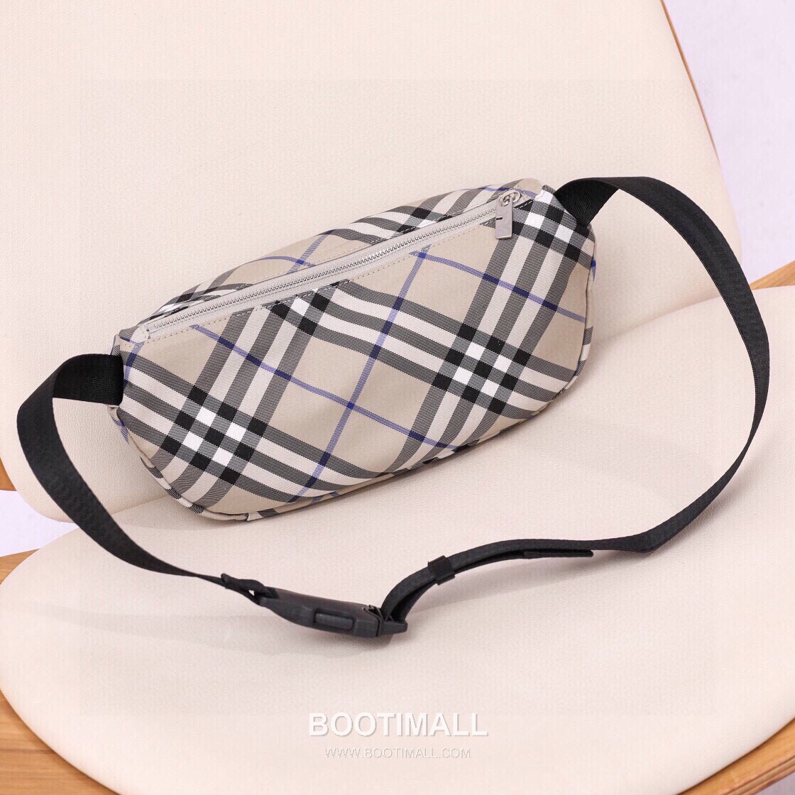 Burberry Check Canvas Crossbody Waist Bag with Knight Logo Detail 버버리 체크 캔버스 크로스바디 힙색 나이트 로고 780148 33cm 6