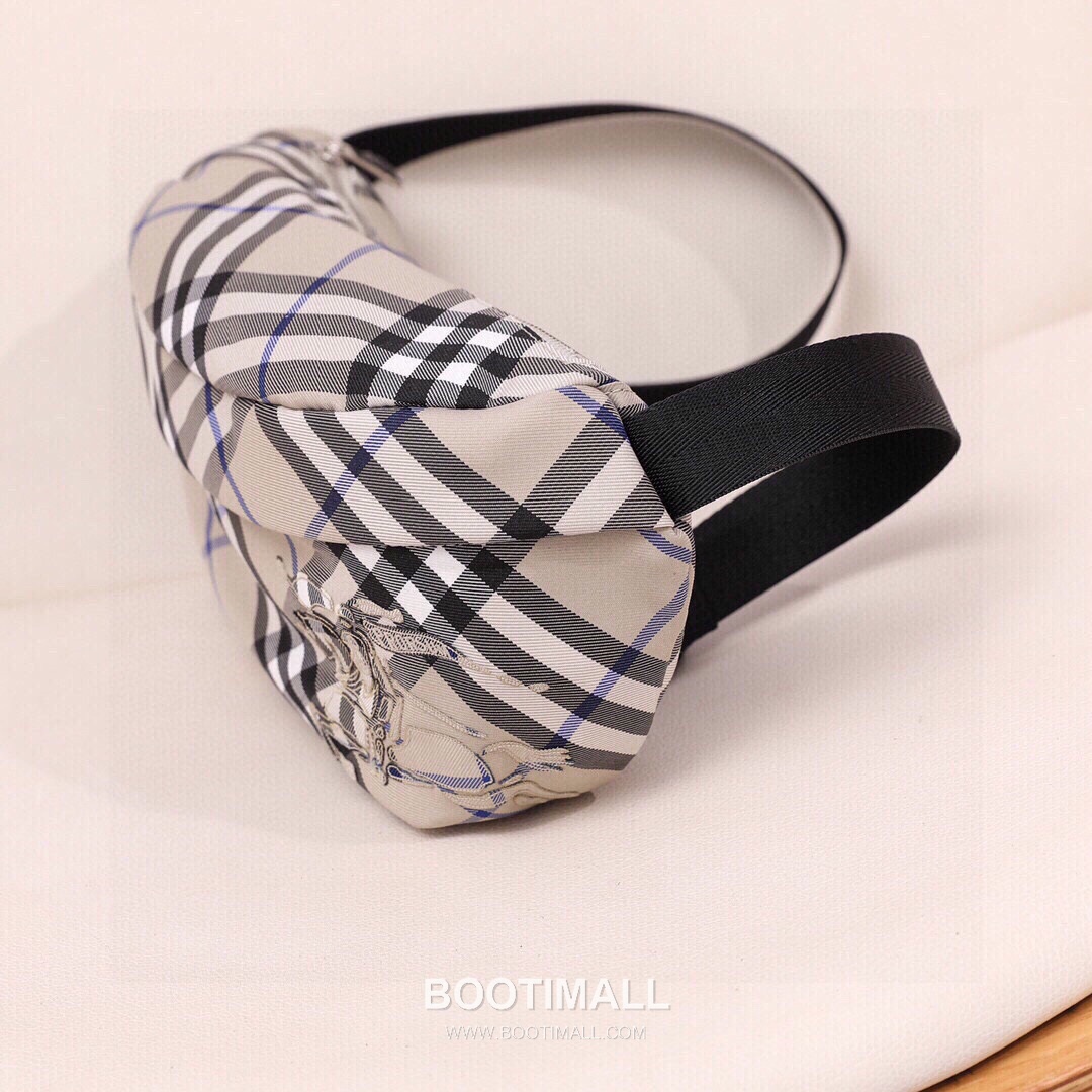 Burberry Check Canvas Crossbody Waist Bag with Knight Logo Detail 버버리 체크 캔버스 크로스바디 힙색 나이트 로고 780148 33cm 8