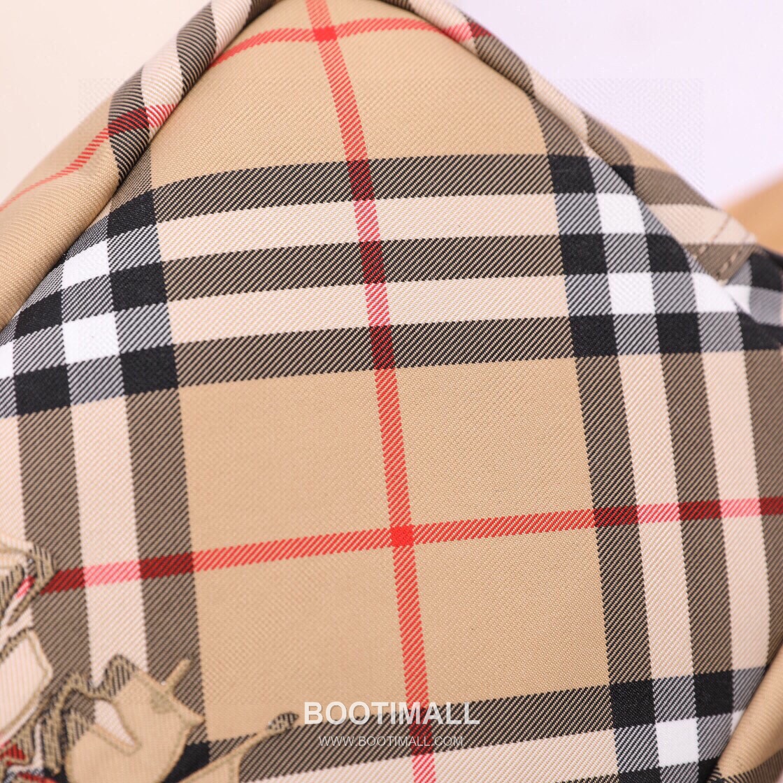 Burberry Check Canvas Camera Crossbody Bag with Knight Logo Detail 버버리 체크 캔버스 카메라 크로스바디백 나이트 로고 017148 25cm 11