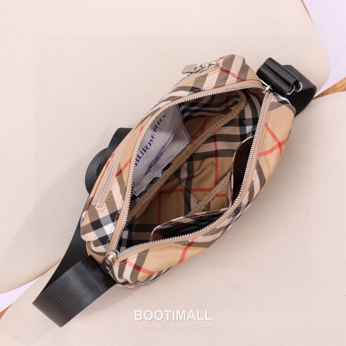 Burberry Check Canvas Camera Crossbody Bag with Knight Logo Detail 버버리 체크 캔버스 카메라 크로스바디백 나이트 로고 017148 25cm 14
