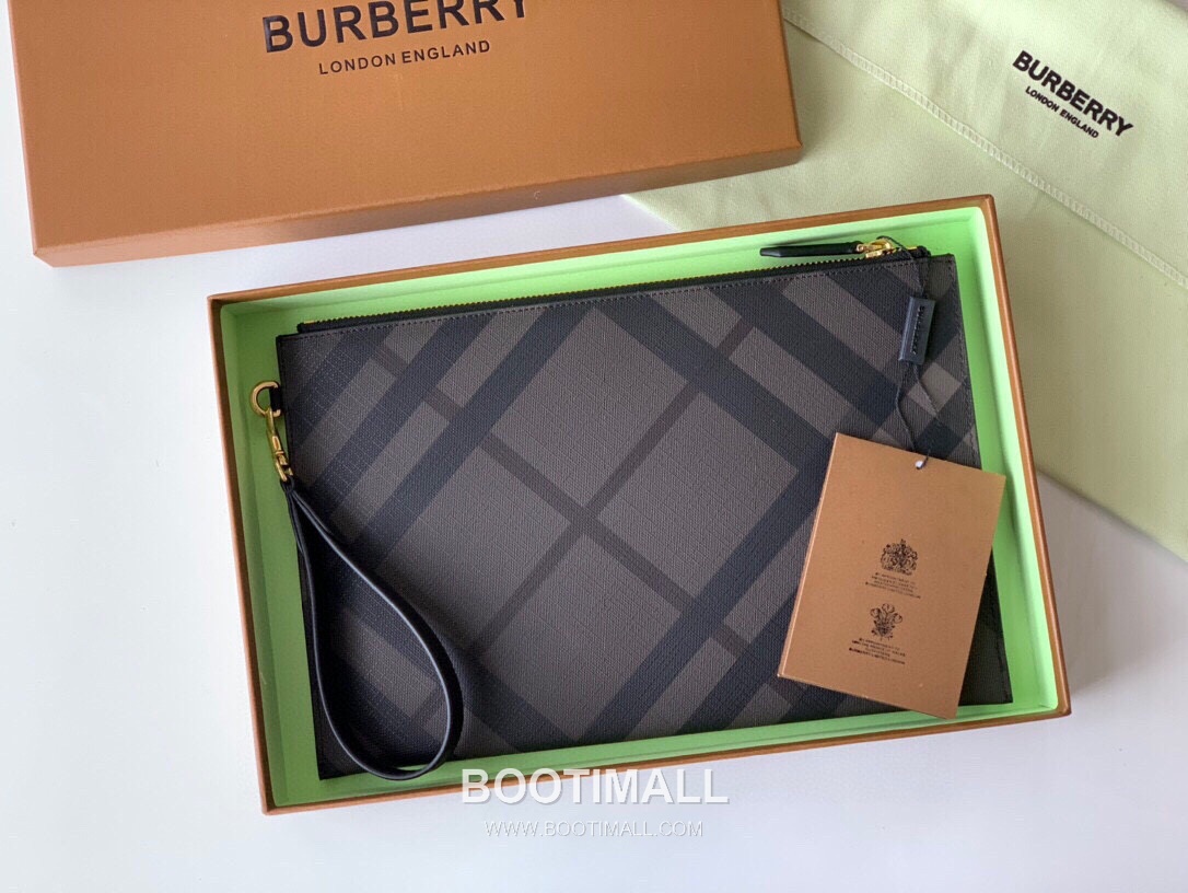 Burberry Grained Calfskin Clutch Pouch Bag with Zip Detail 버버리 그레인 송아지 가죽 클러치 파우치백 지퍼 디테일 036132 30cm 1