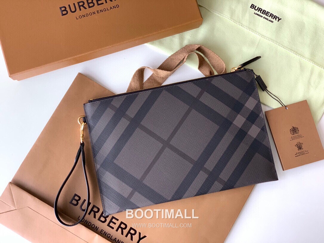 Burberry Grained Calfskin Clutch Pouch Bag with Zip Detail 버버리 그레인 송아지 가죽 클러치 파우치백 지퍼 디테일 036132 30cm 2