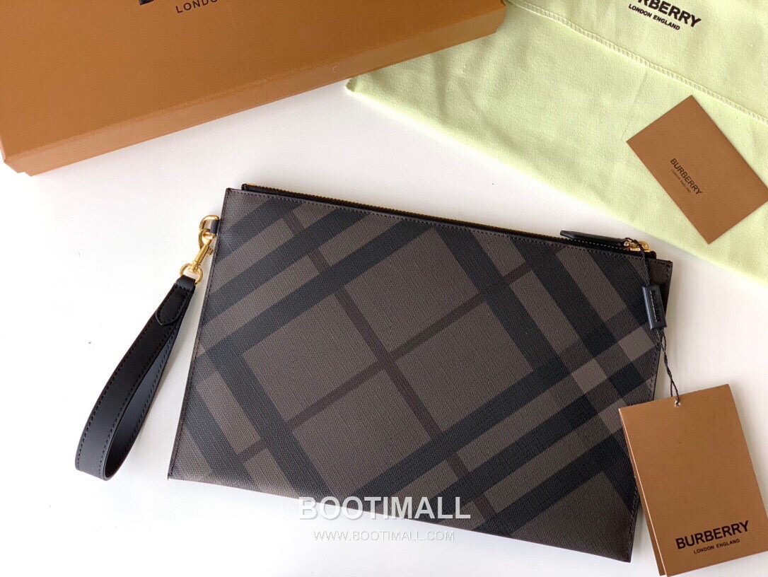 Burberry Grained Calfskin Clutch Pouch Bag with Zip Detail 버버리 그레인 송아지 가죽 클러치 파우치백 지퍼 디테일 036132 30cm 4