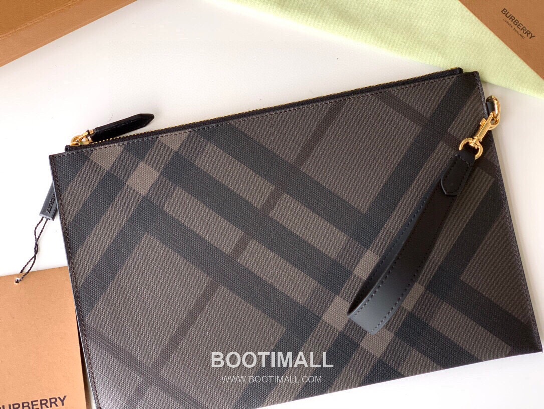 Burberry Grained Calfskin Clutch Pouch Bag with Zip Detail 버버리 그레인 송아지 가죽 클러치 파우치백 지퍼 디테일 036132 30cm 5