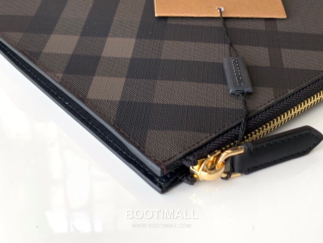 Burberry Grained Calfskin Clutch Pouch Bag with Zip Detail 버버리 그레인 송아지 가죽 클러치 파우치백 지퍼 디테일 036132 30cm 6
