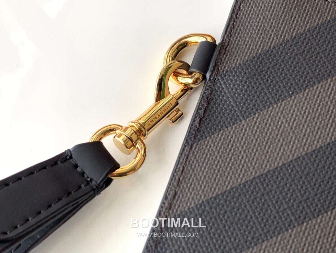 Burberry Grained Calfskin Clutch Pouch Bag with Zip Detail 버버리 그레인 송아지 가죽 클러치 파우치백 지퍼 디테일 036132 30cm 7