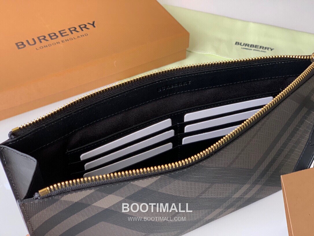 Burberry Grained Calfskin Clutch Pouch Bag with Zip Detail 버버리 그레인 송아지 가죽 클러치 파우치백 지퍼 디테일 036132 30cm 8