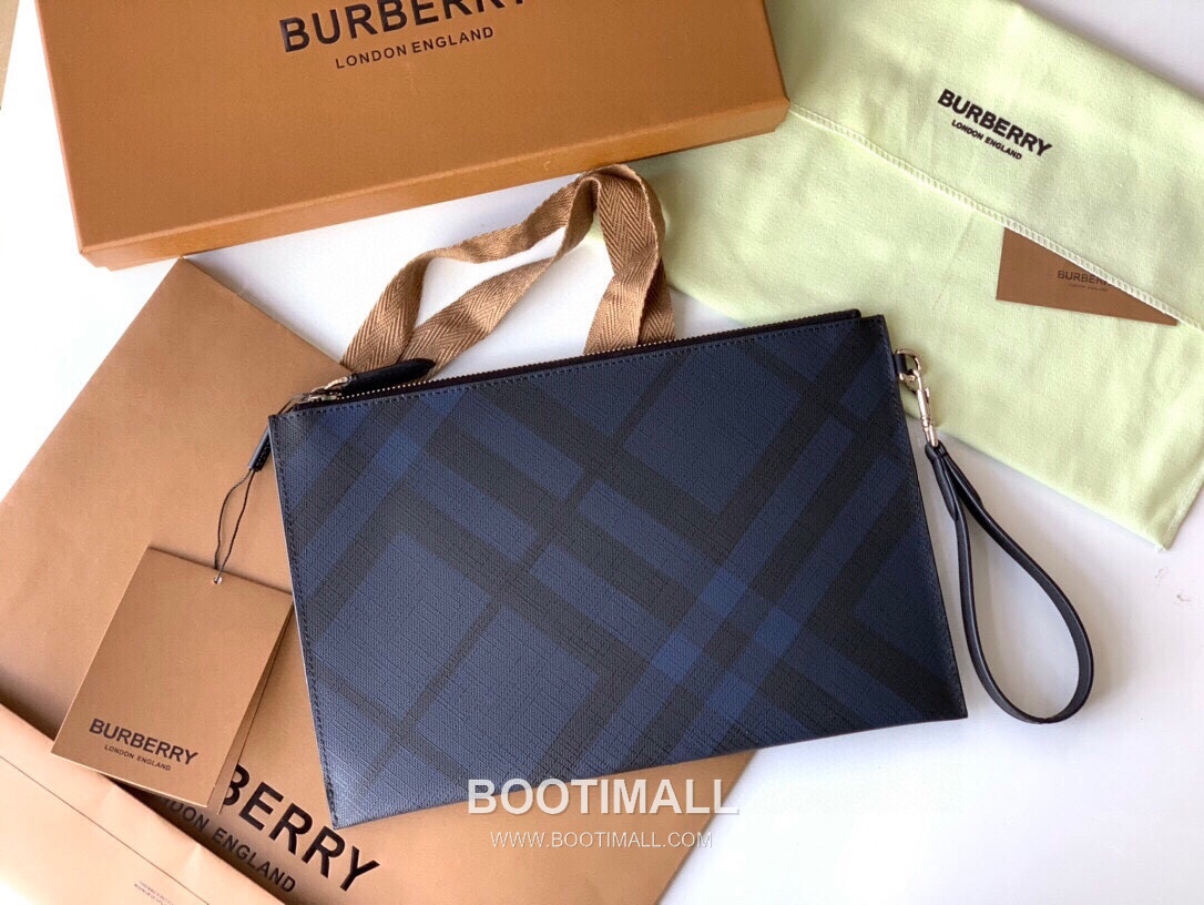 Burberry Grained Calfskin Clutch Pouch Bag with Zip Detail 버버리 그레인 송아지 가죽 클러치 파우치백 지퍼 디테일 036132 30cm 2