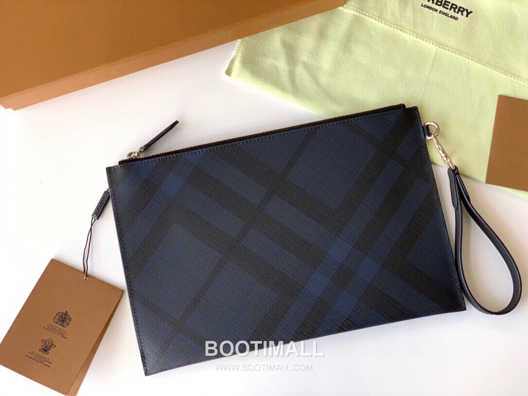 Burberry Grained Calfskin Clutch Pouch Bag with Zip Detail 버버리 그레인 송아지 가죽 클러치 파우치백 지퍼 디테일 036132 30cm 3
