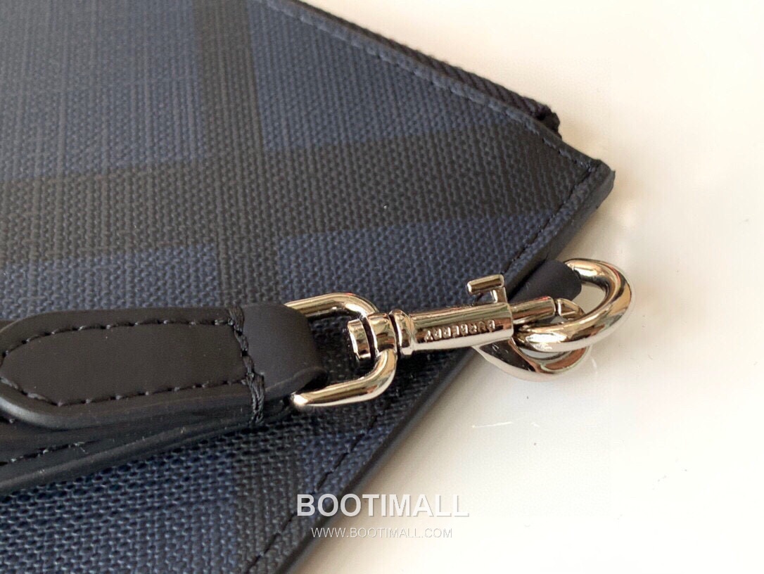 Burberry Grained Calfskin Clutch Pouch Bag with Zip Detail 버버리 그레인 송아지 가죽 클러치 파우치백 지퍼 디테일 036132 30cm 6