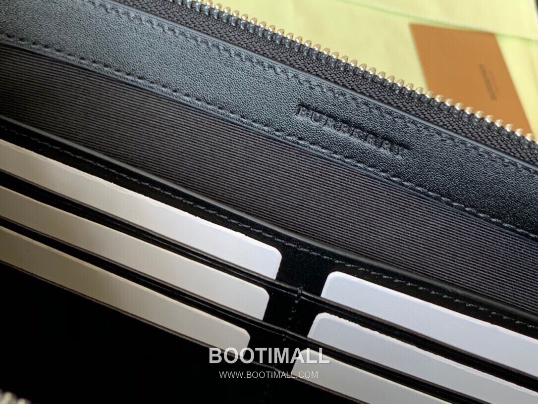 Burberry Grained Calfskin Clutch Pouch Bag with Zip Detail 버버리 그레인 송아지 가죽 클러치 파우치백 지퍼 디테일 036132 30cm 9